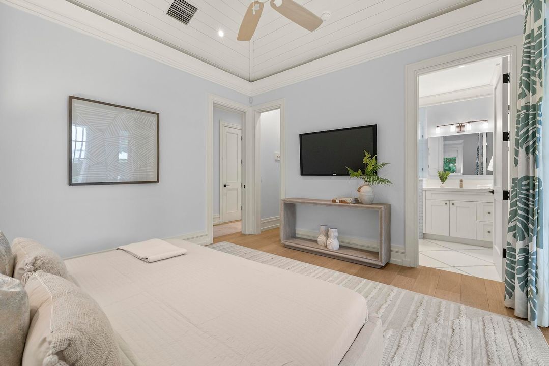 For Sale: $3,895,000 (3 beds, 3 baths, 2582 Square Feet)