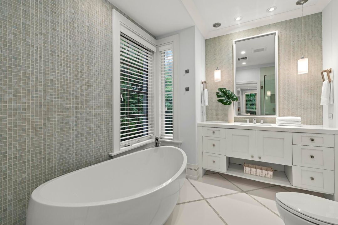 For Sale: $3,895,000 (3 beds, 3 baths, 2582 Square Feet)