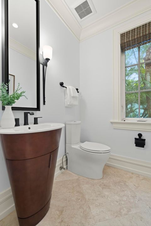 For Sale: $3,895,000 (3 beds, 3 baths, 2582 Square Feet)