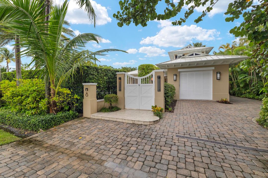 For Sale: $3,895,000 (3 beds, 3 baths, 2582 Square Feet)