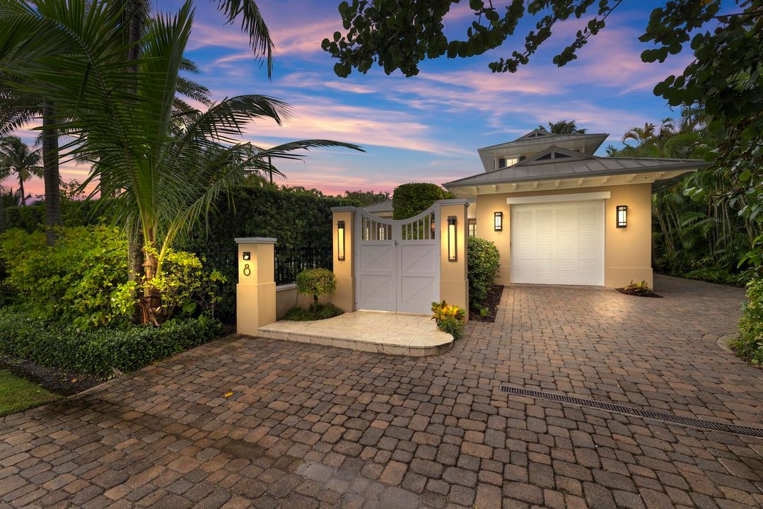 For Sale: $3,895,000 (3 beds, 3 baths, 2582 Square Feet)