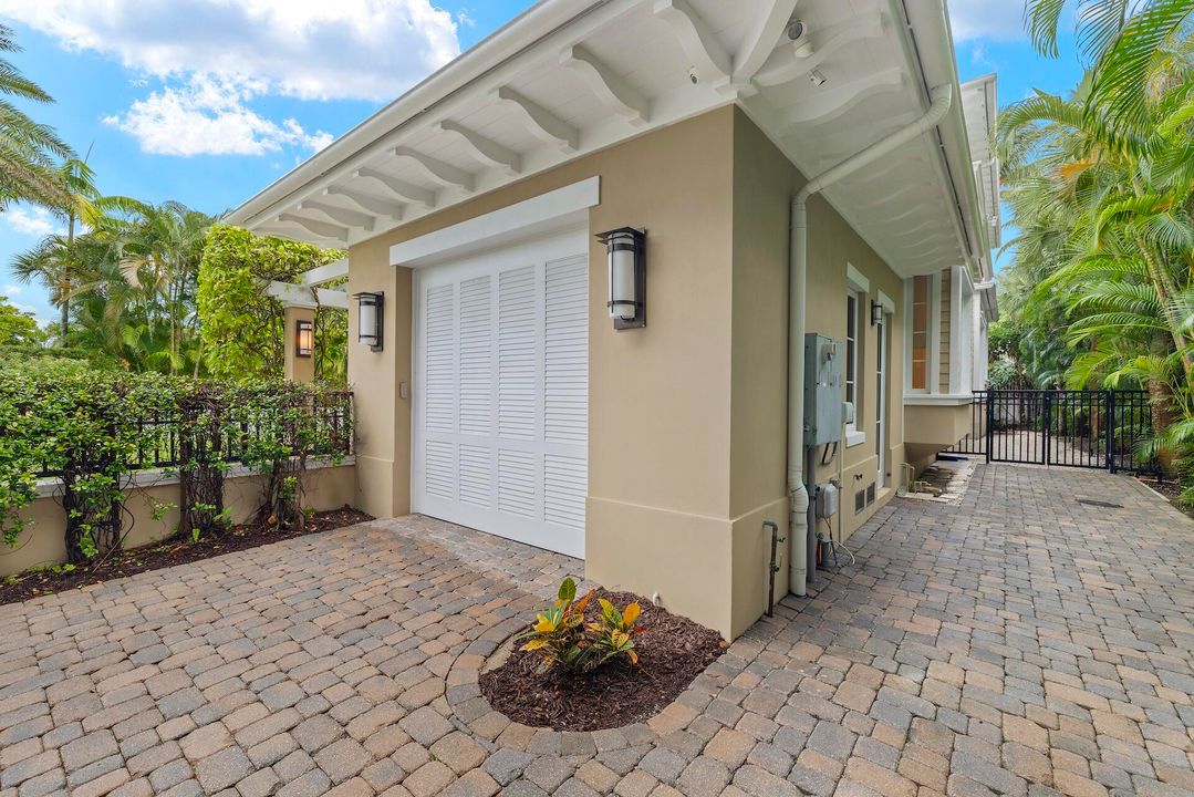 For Sale: $3,895,000 (3 beds, 3 baths, 2582 Square Feet)