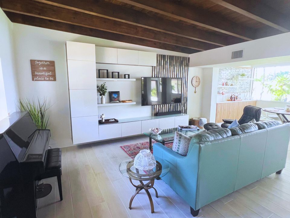 出租: $9,000 (2 贝兹, 1 浴室, 1100 平方英尺)