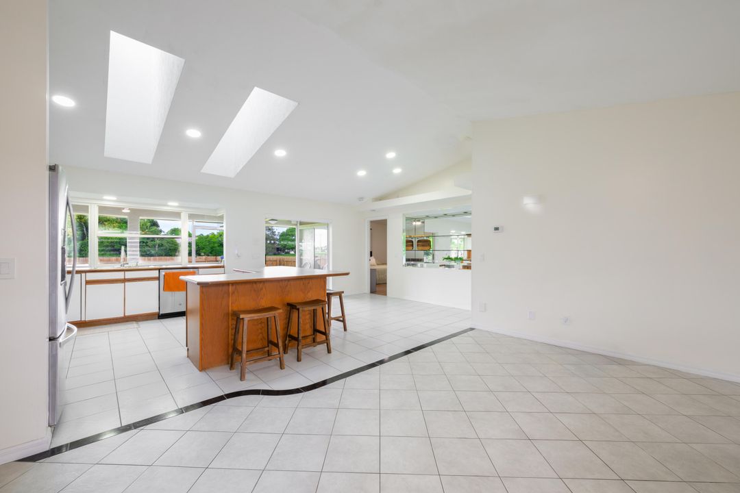 合同活跃: $369,000 (3 贝兹, 2 浴室, 1636 平方英尺)