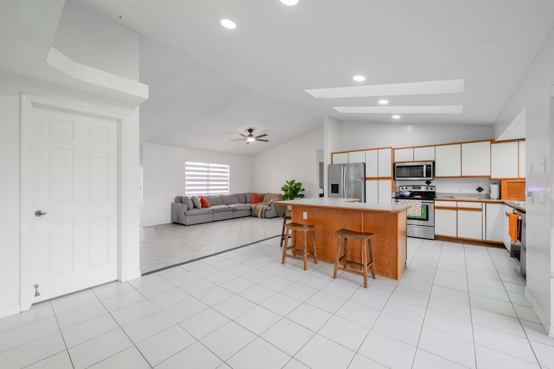 合同活跃: $369,000 (3 贝兹, 2 浴室, 1636 平方英尺)