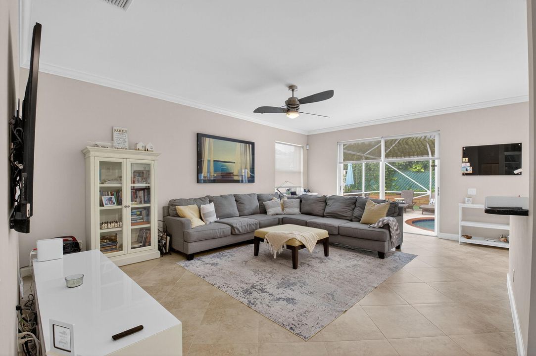 待售: $875,000 (4 贝兹, 2 浴室, 2552 平方英尺)