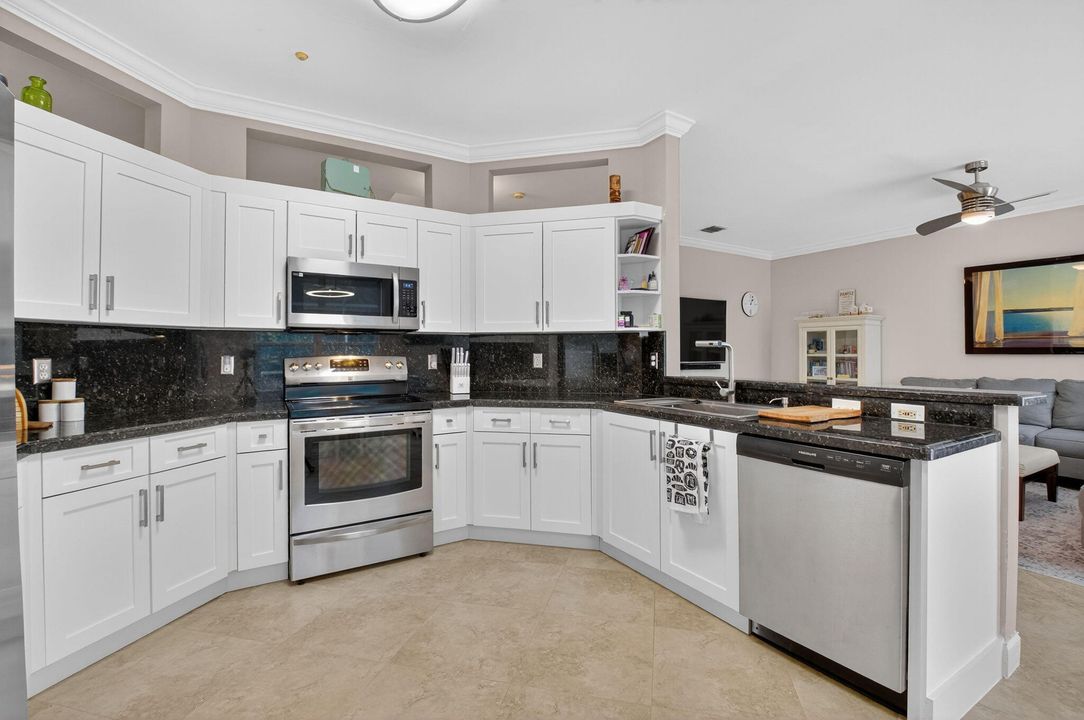 待售: $875,000 (4 贝兹, 2 浴室, 2552 平方英尺)