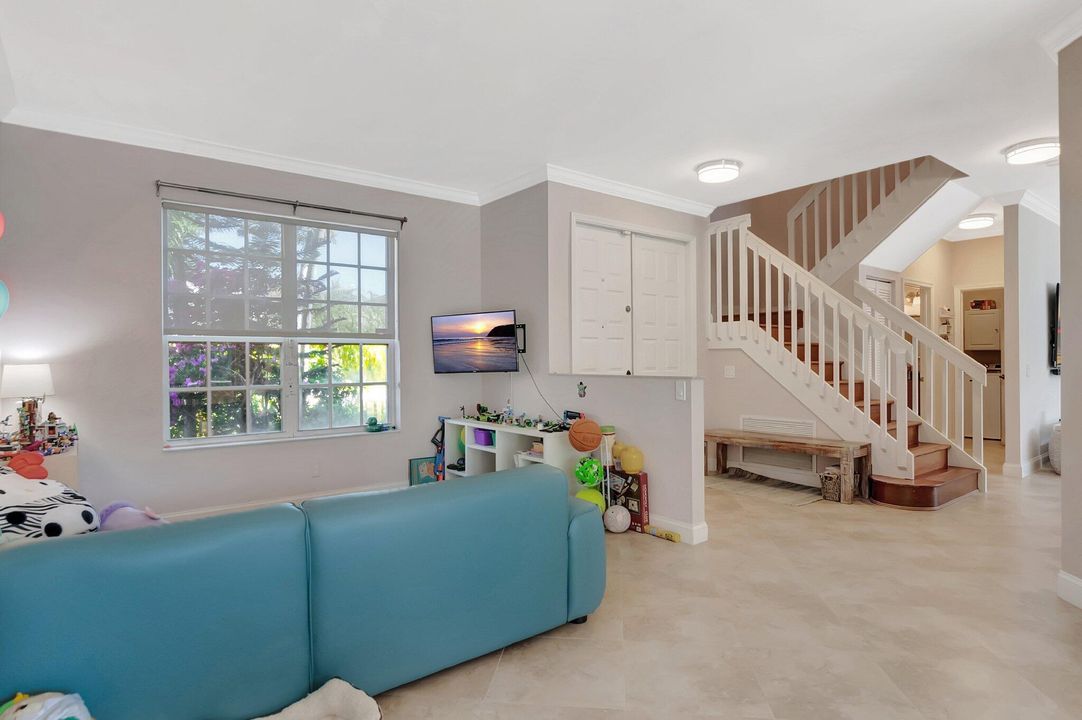 待售: $875,000 (4 贝兹, 2 浴室, 2552 平方英尺)