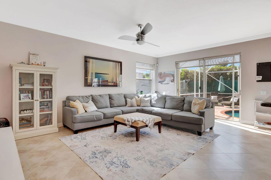 待售: $875,000 (4 贝兹, 2 浴室, 2552 平方英尺)