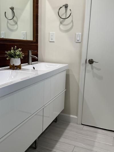 For Sale: $1,050,000 (3 beds, 2 baths, 2104 Square Feet)