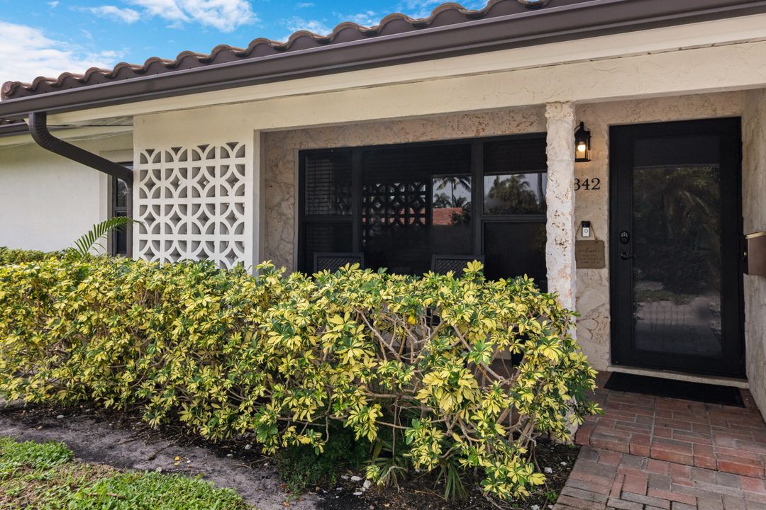 Active With Contract: $1,350,000 (3 beds, 2 baths, 1549 Square Feet)