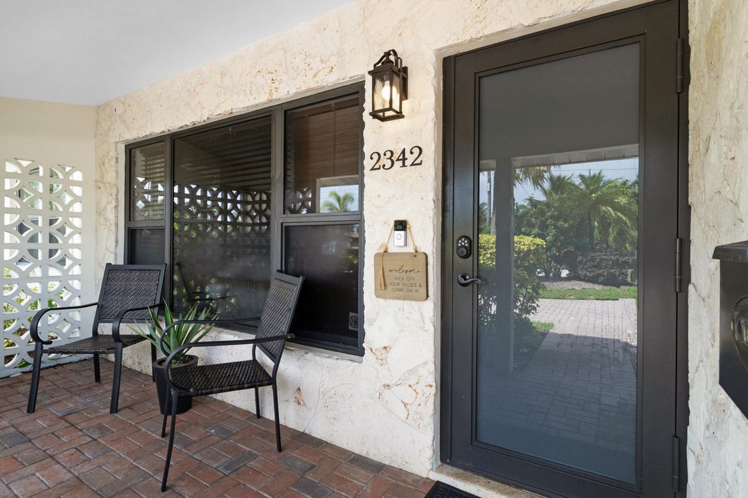 Active With Contract: $1,350,000 (3 beds, 2 baths, 1549 Square Feet)