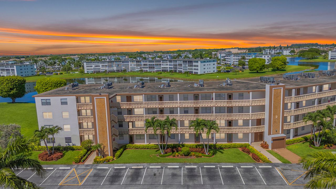 最近售出: $169,000 (2 贝兹, 1 浴室, 861 平方英尺)