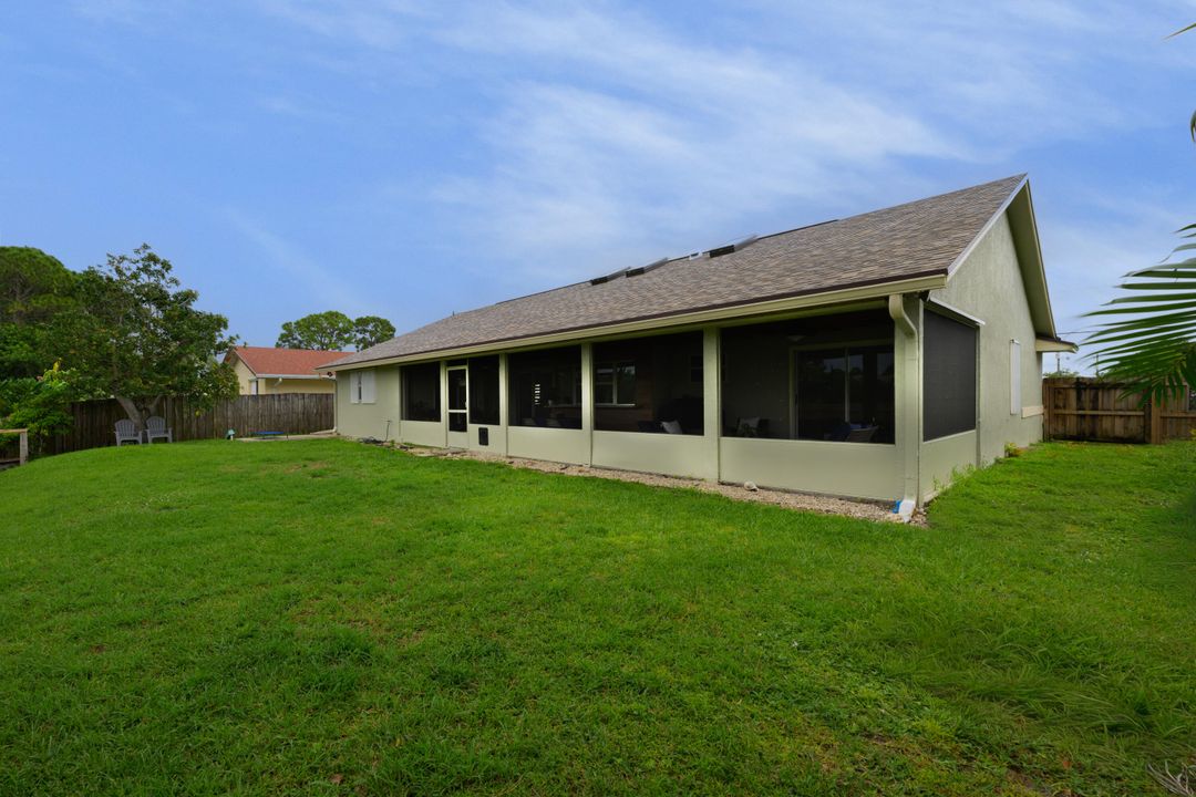 合同活跃: $369,000 (3 贝兹, 2 浴室, 1636 平方英尺)