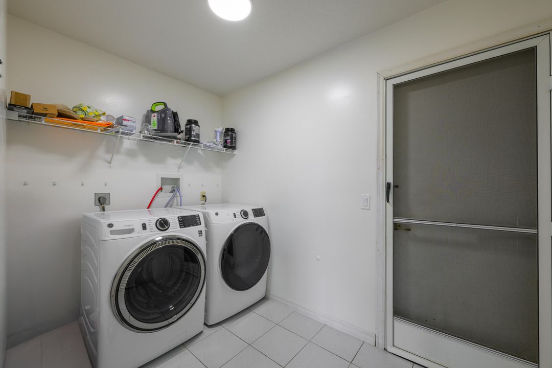 合同活跃: $369,000 (3 贝兹, 2 浴室, 1636 平方英尺)