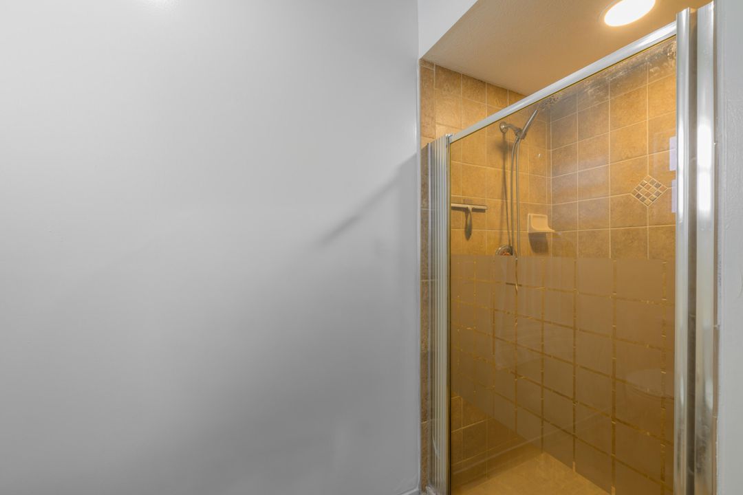 合同活跃: $369,000 (3 贝兹, 2 浴室, 1636 平方英尺)