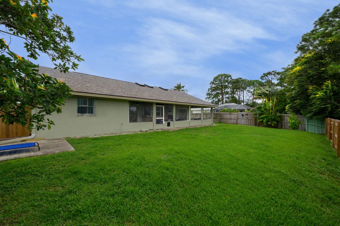 合同活跃: $369,000 (3 贝兹, 2 浴室, 1636 平方英尺)