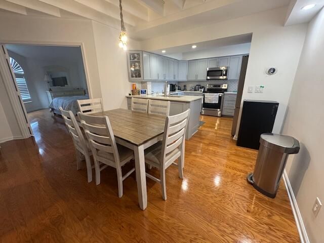 Под контрактом: $6,500 (2 спален, 2 ванн, 1346 Квадратных фут)