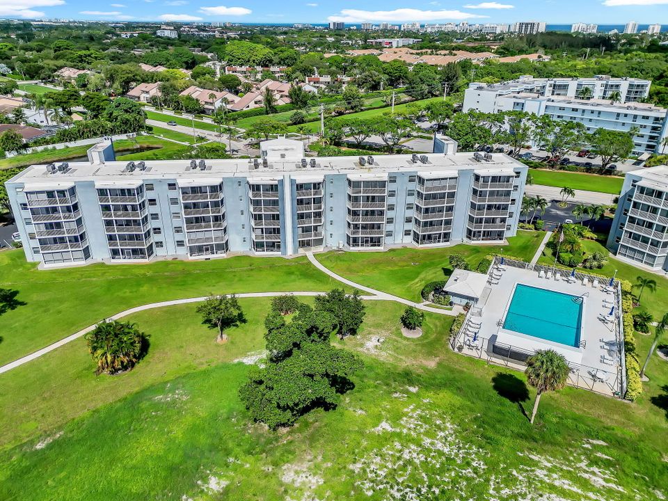 Под контрактом: $299,000 (2 спален, 2 ванн, 1300 Квадратных фут)