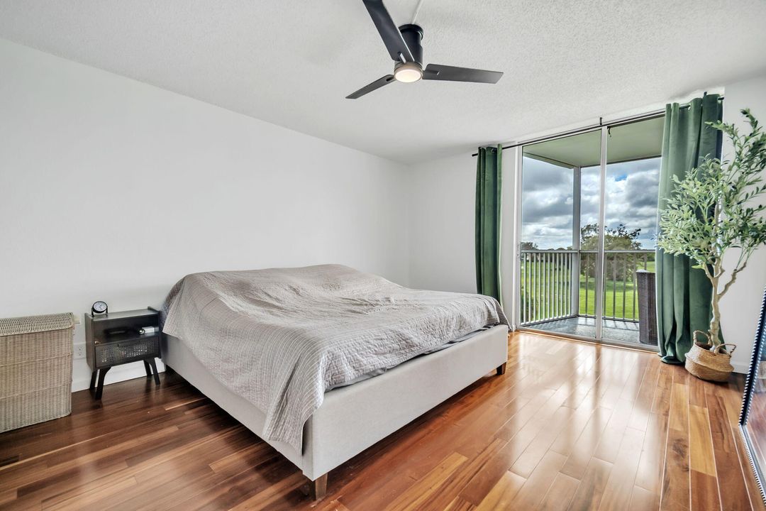 Под контрактом: $299,000 (2 спален, 2 ванн, 1300 Квадратных фут)