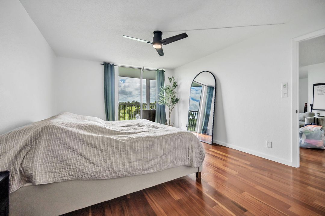 Под контрактом: $299,000 (2 спален, 2 ванн, 1300 Квадратных фут)