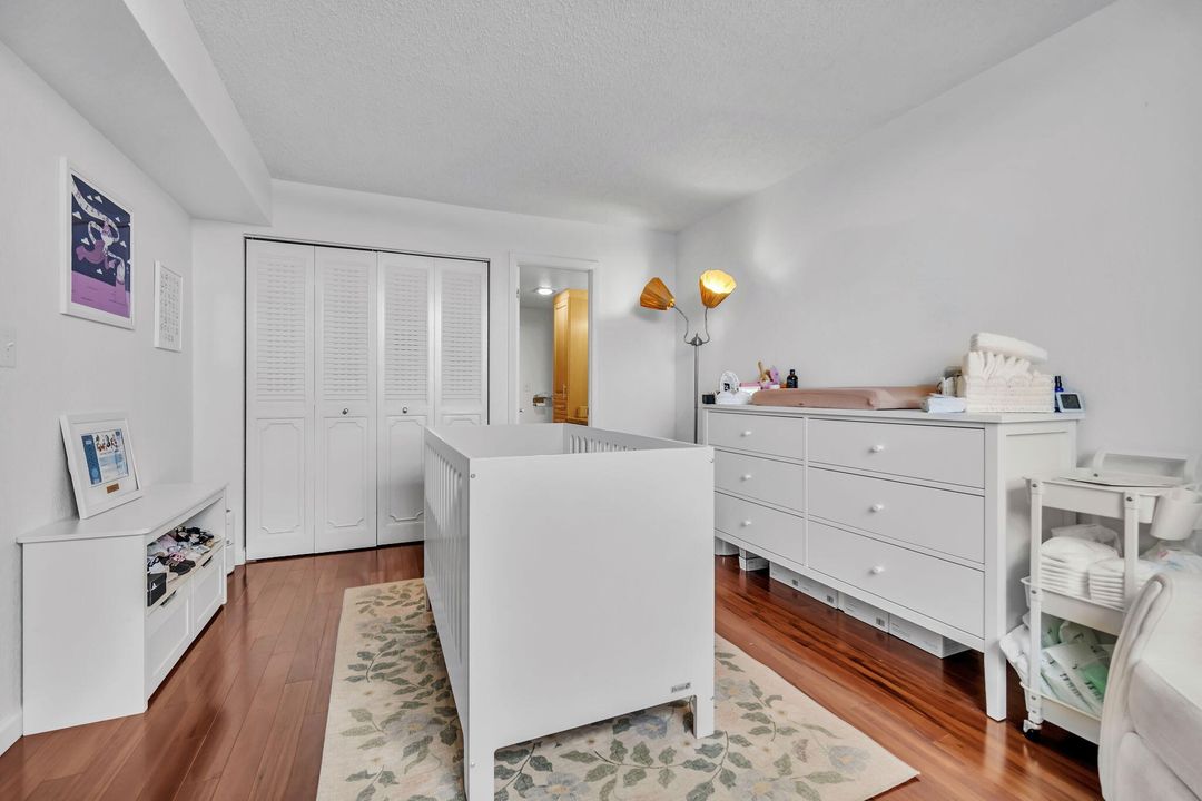 Под контрактом: $299,000 (2 спален, 2 ванн, 1300 Квадратных фут)