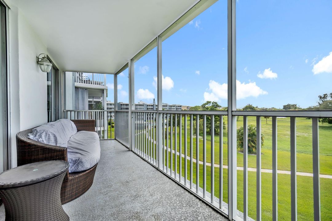 Под контрактом: $299,000 (2 спален, 2 ванн, 1300 Квадратных фут)