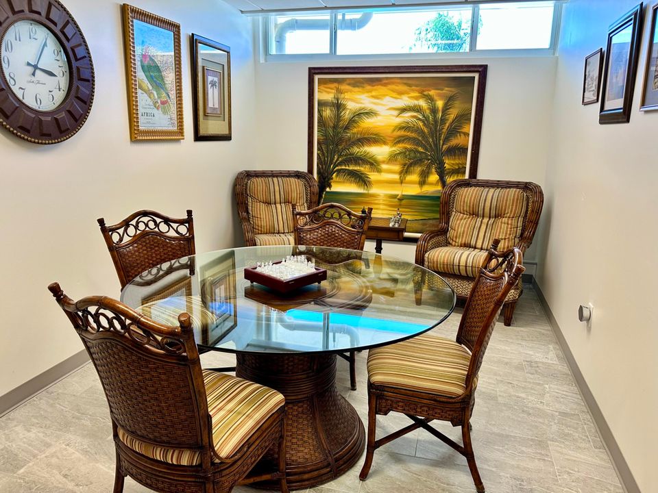 待售: $135,000 (1 贝兹, 1 浴室, 646 平方英尺)