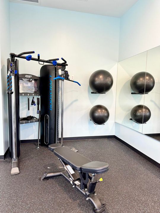 待售: $135,000 (1 贝兹, 1 浴室, 646 平方英尺)