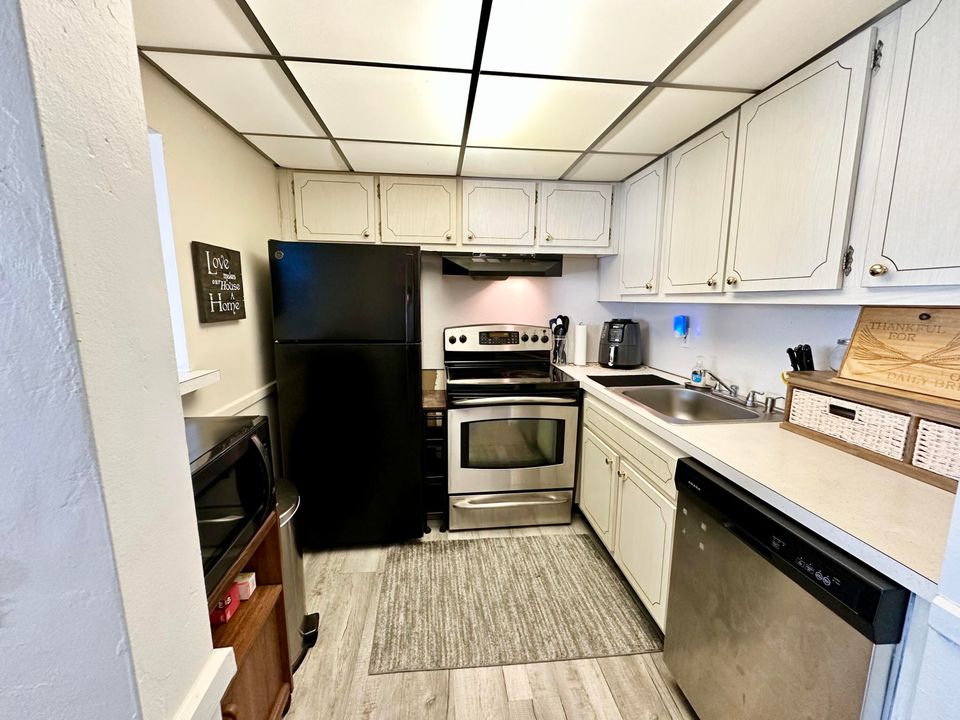 待售: $135,000 (1 贝兹, 1 浴室, 646 平方英尺)