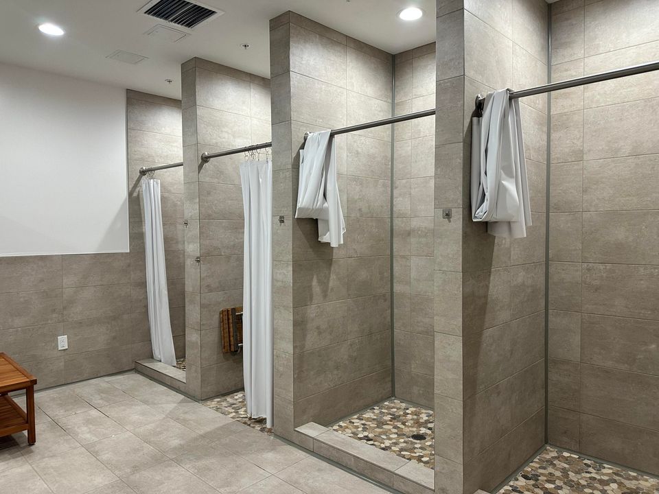 待售: $135,000 (1 贝兹, 1 浴室, 646 平方英尺)