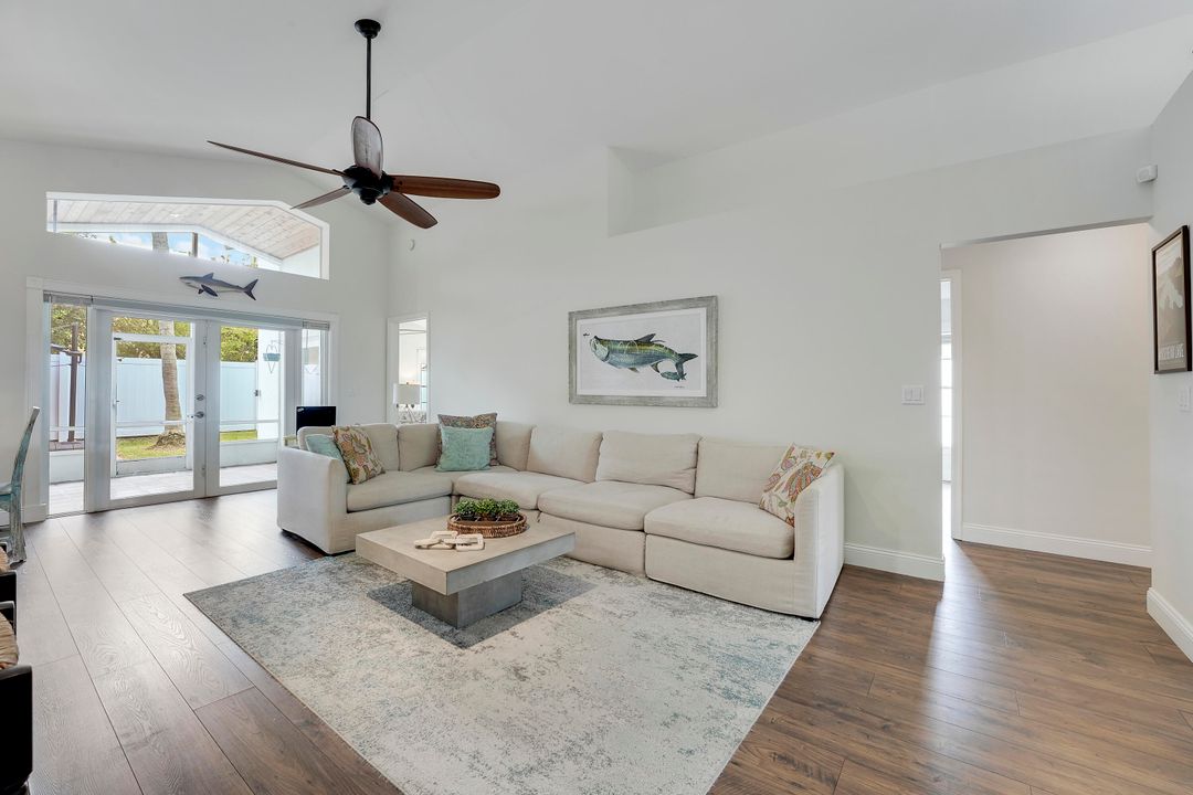 合同活跃: $629,900 (3 贝兹, 2 浴室, 1374 平方英尺)