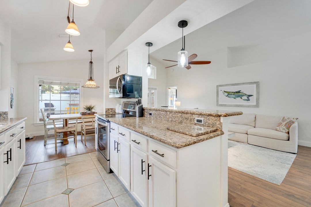 合同活跃: $629,900 (3 贝兹, 2 浴室, 1374 平方英尺)