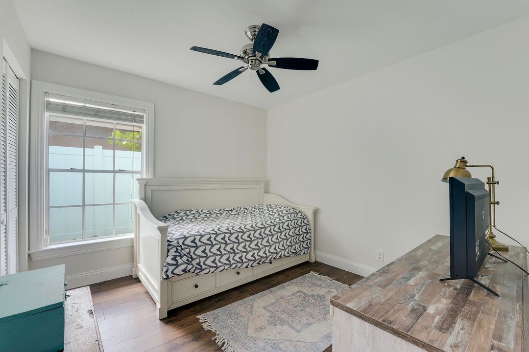 合同活跃: $629,900 (3 贝兹, 2 浴室, 1374 平方英尺)