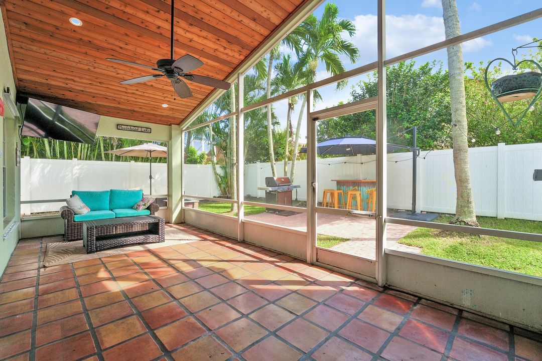 合同活跃: $629,900 (3 贝兹, 2 浴室, 1374 平方英尺)