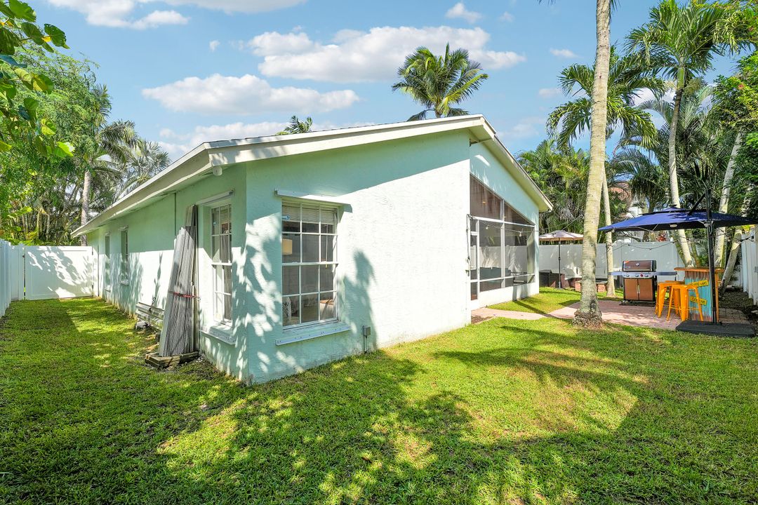 合同活跃: $629,900 (3 贝兹, 2 浴室, 1374 平方英尺)