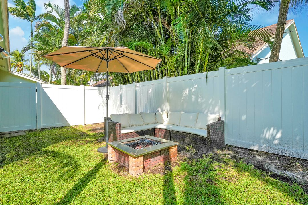 合同活跃: $629,900 (3 贝兹, 2 浴室, 1374 平方英尺)