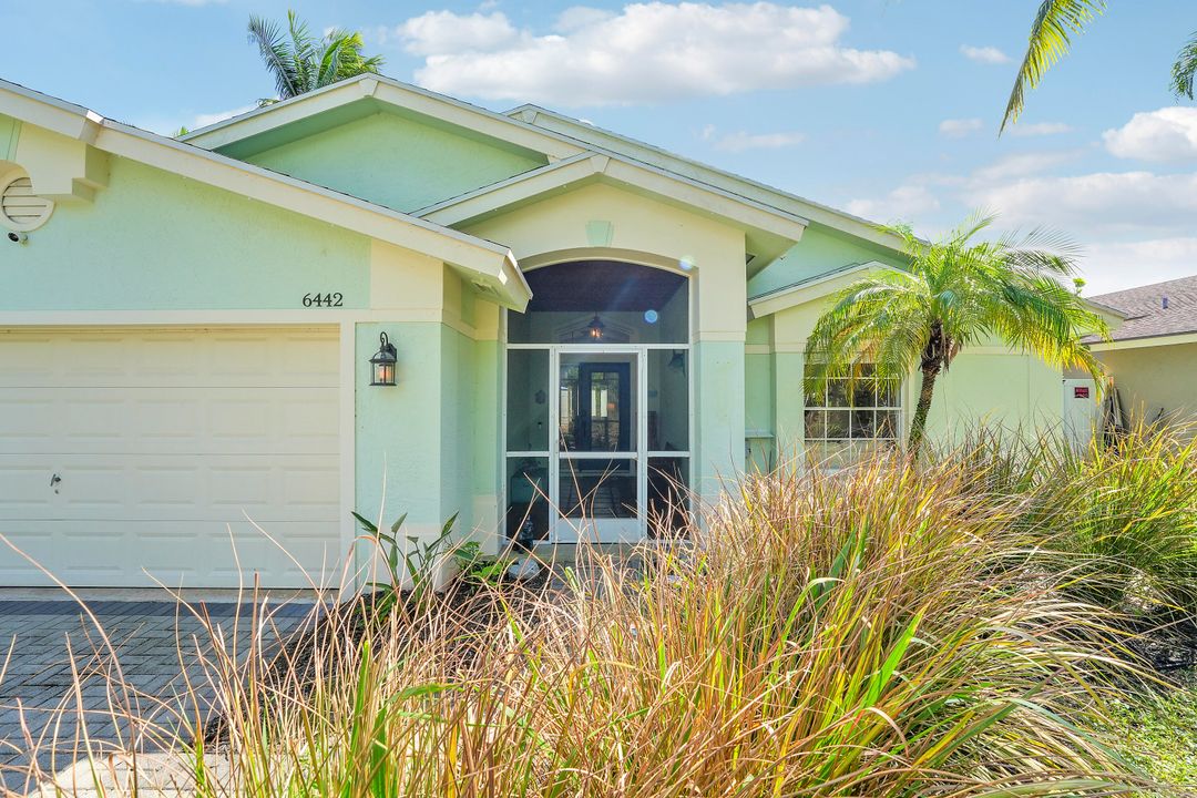 合同活跃: $629,900 (3 贝兹, 2 浴室, 1374 平方英尺)