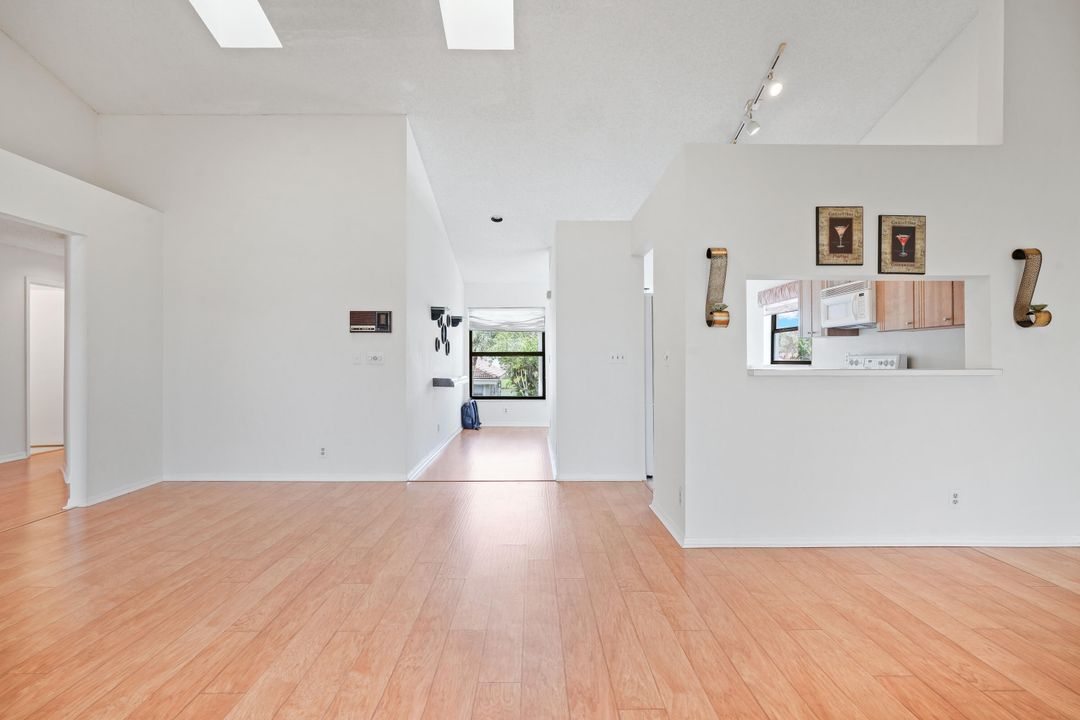 For Rent: $2,500 (3 beds, 2 baths, 1679 Square Feet)