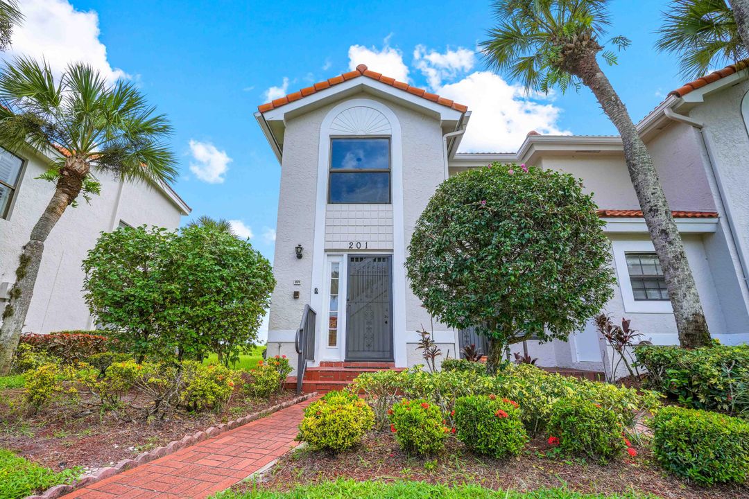 For Rent: $2,500 (3 beds, 2 baths, 1679 Square Feet)