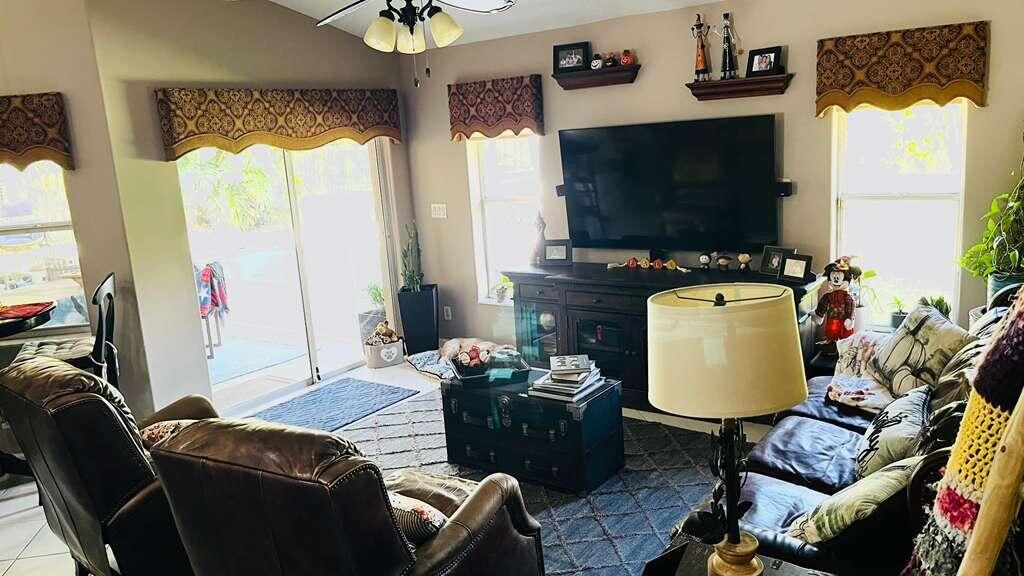 For Rent: $9,750 (4 beds, 2 baths, 2040 Square Feet)