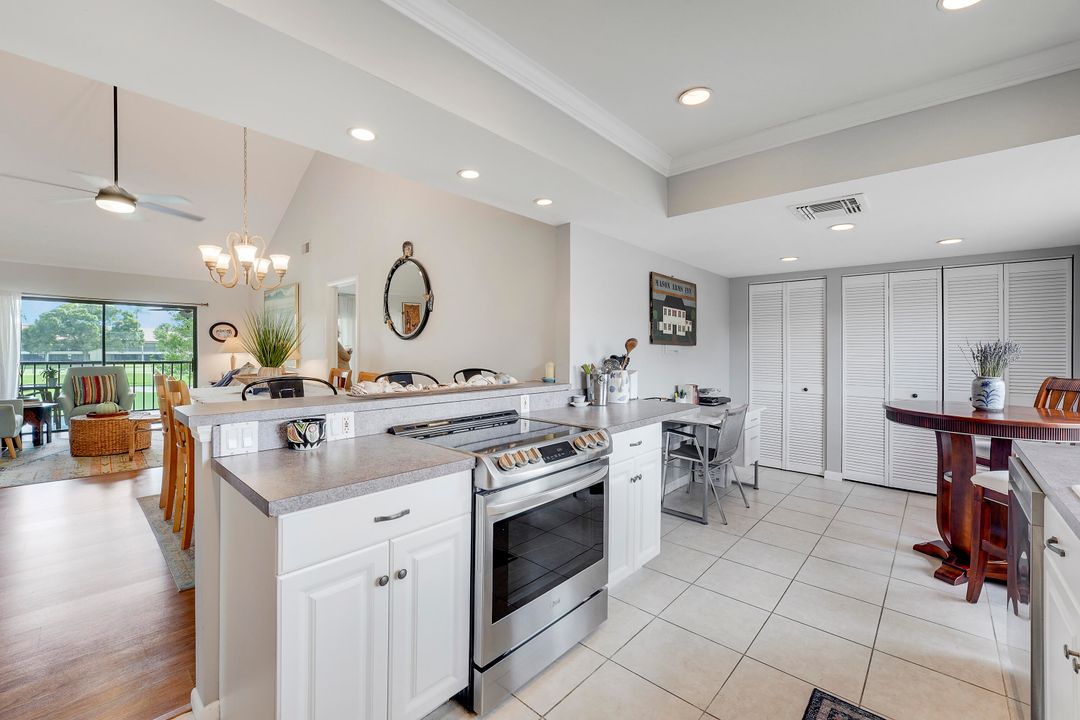 待售: $349,900 (2 贝兹, 2 浴室, 1244 平方英尺)