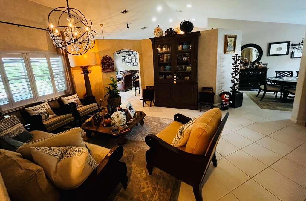 For Rent: $9,750 (4 beds, 2 baths, 2040 Square Feet)