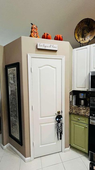 For Rent: $9,750 (4 beds, 2 baths, 2040 Square Feet)