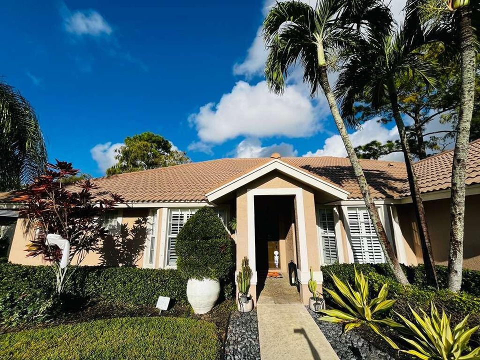 For Rent: $9,750 (4 beds, 2 baths, 2040 Square Feet)