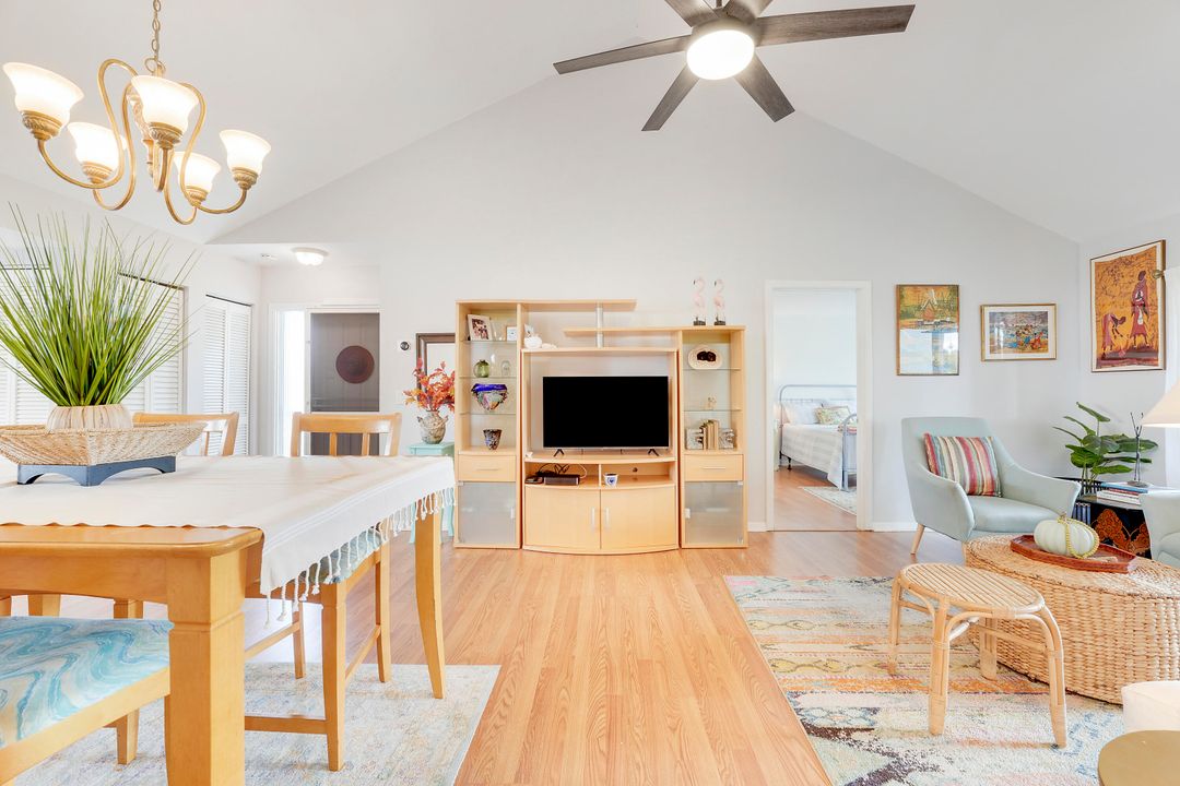 待售: $349,900 (2 贝兹, 2 浴室, 1244 平方英尺)