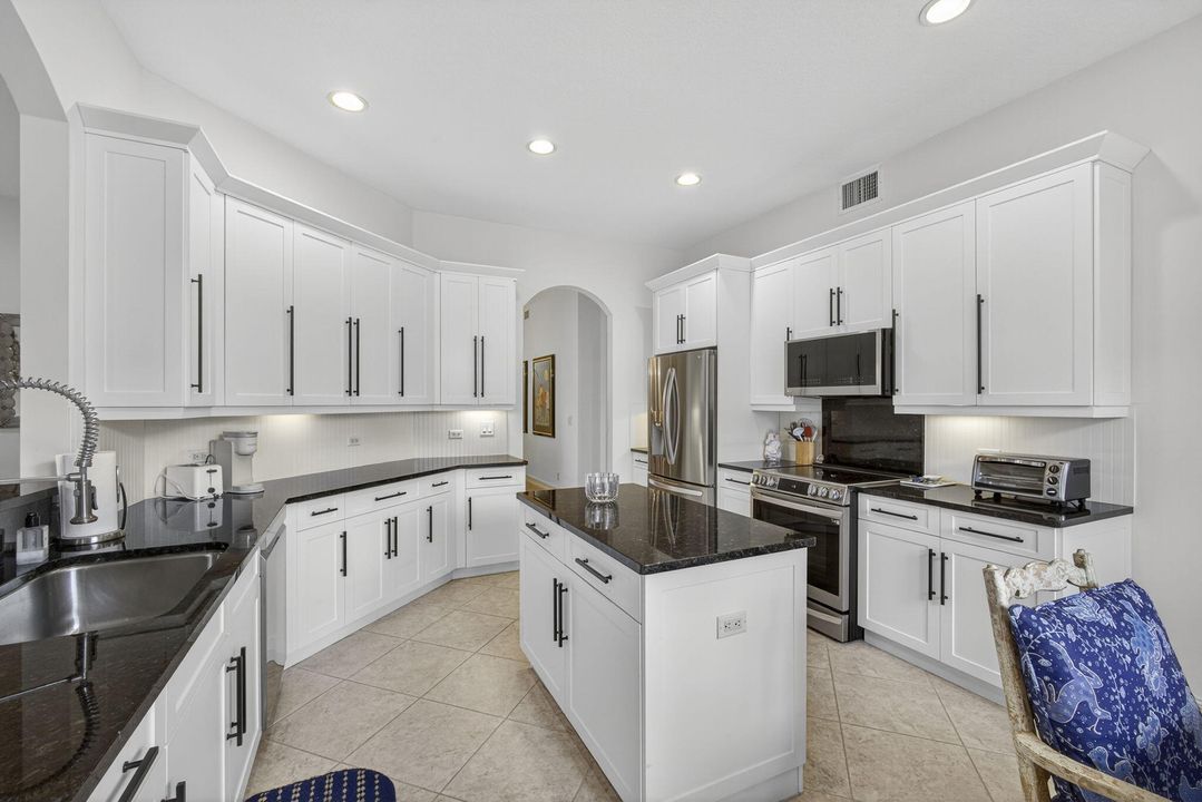 For Sale: $599,900 (2 beds, 2 baths, 2327 Square Feet)