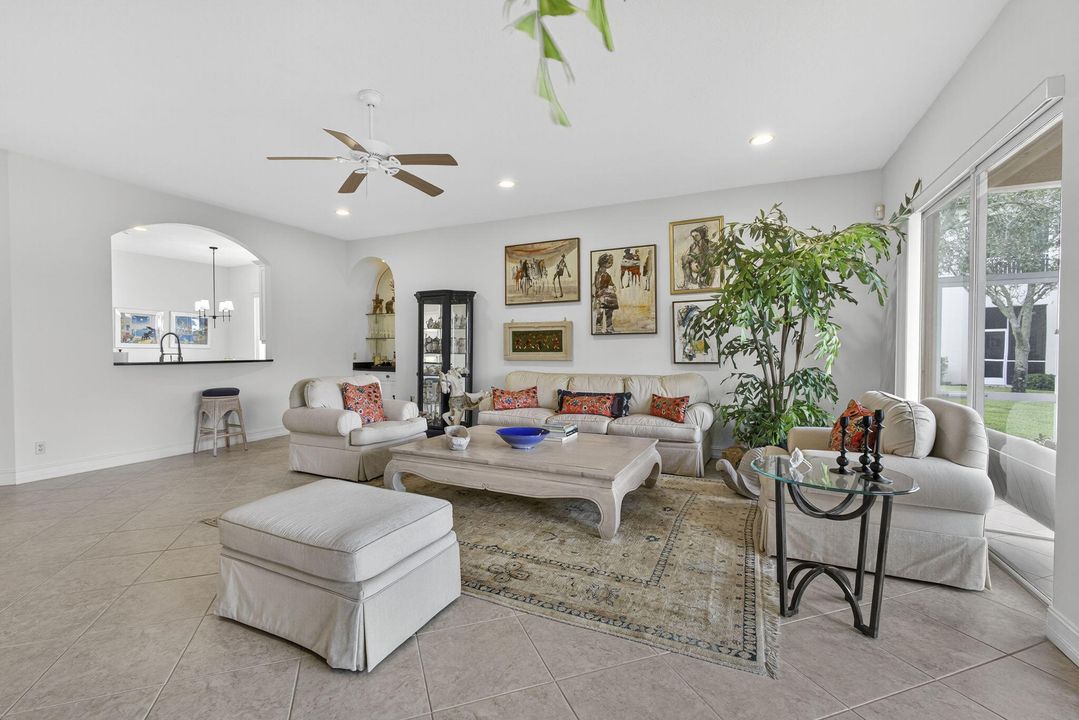 For Sale: $599,900 (2 beds, 2 baths, 2327 Square Feet)