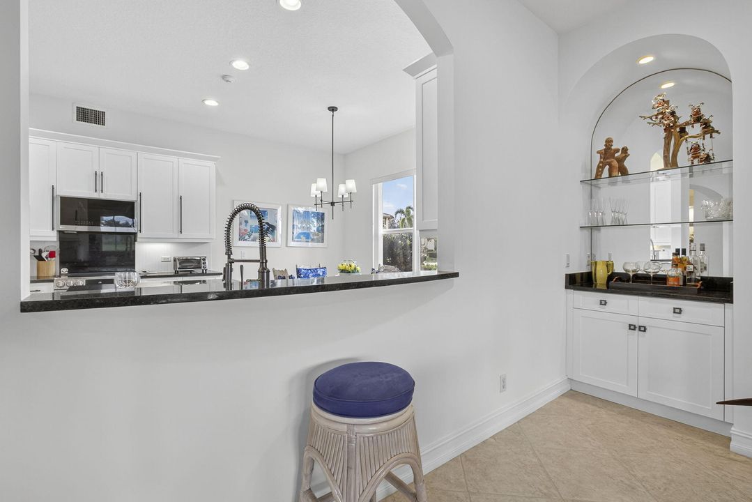 For Sale: $599,900 (2 beds, 2 baths, 2327 Square Feet)