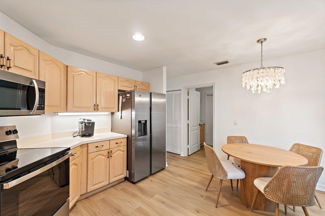 出租: $9,500 (3 贝兹, 2 浴室, 2344 平方英尺)